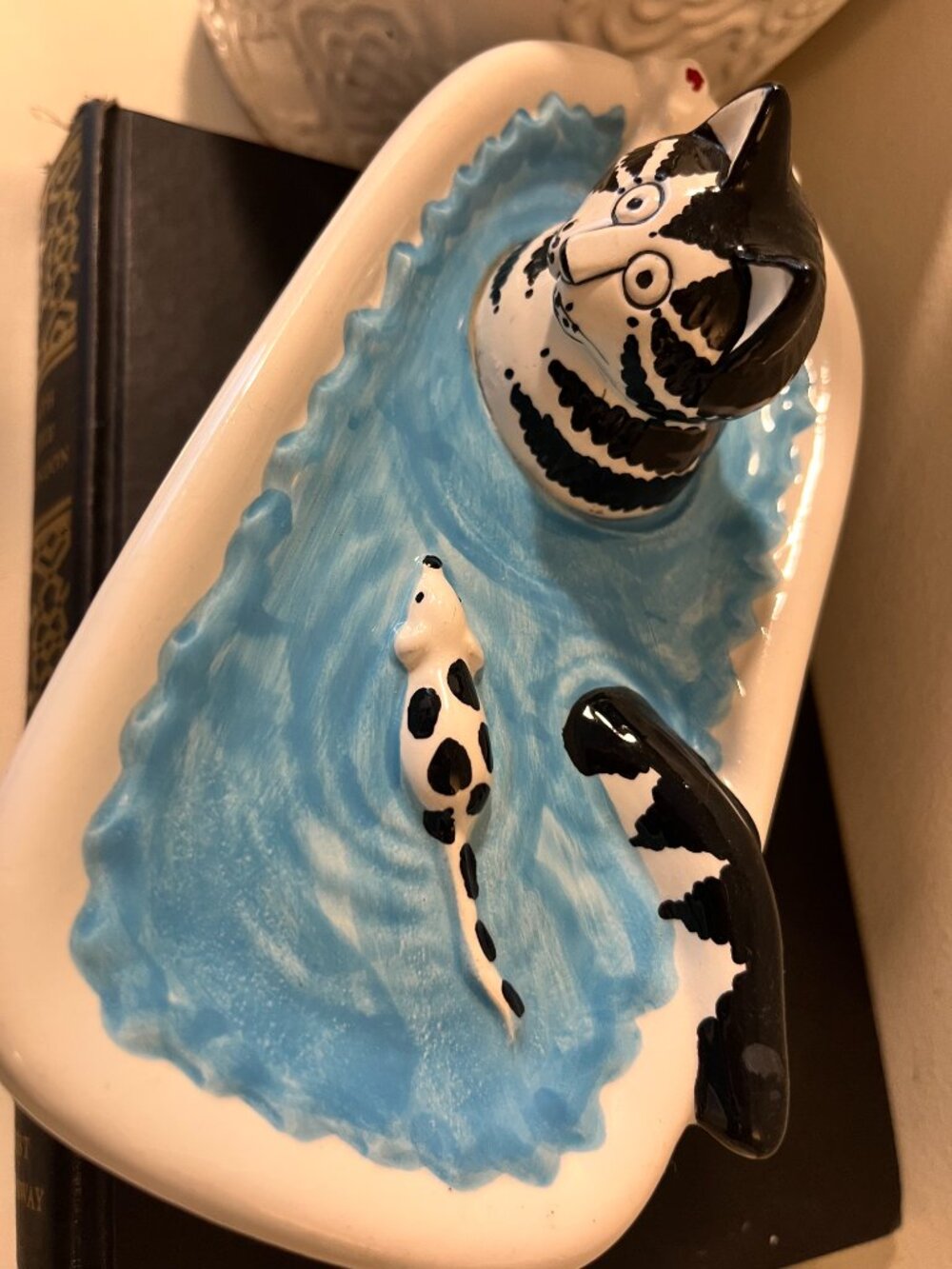 Vintage B.Kilban Cat in Bathtub Trinket Box - Ceramic Tabby Cat and Mouse - Picture 4 of 7